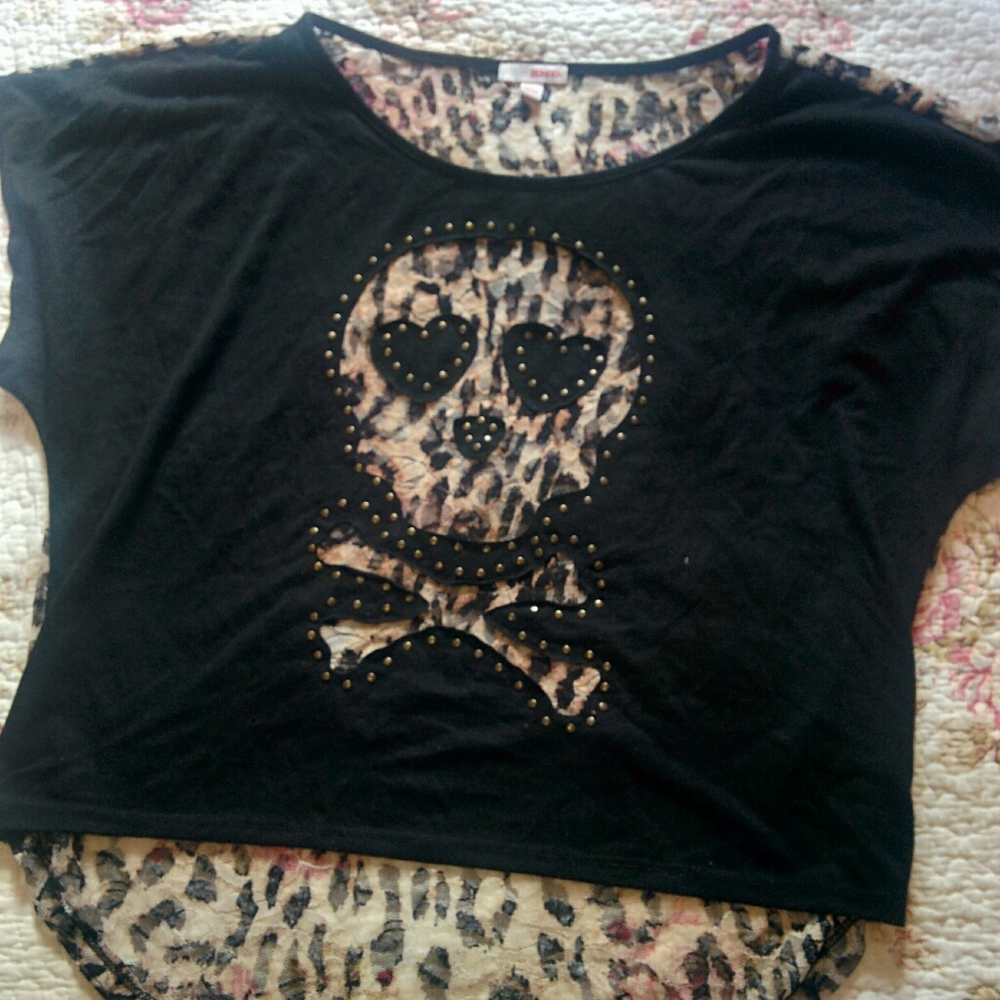 NWOT Lace Skull T-shirt
